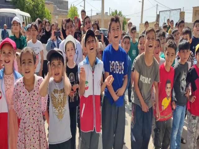 حضور تماشاخانه سیار کانون پرورش فکری در روستاهای کردستان