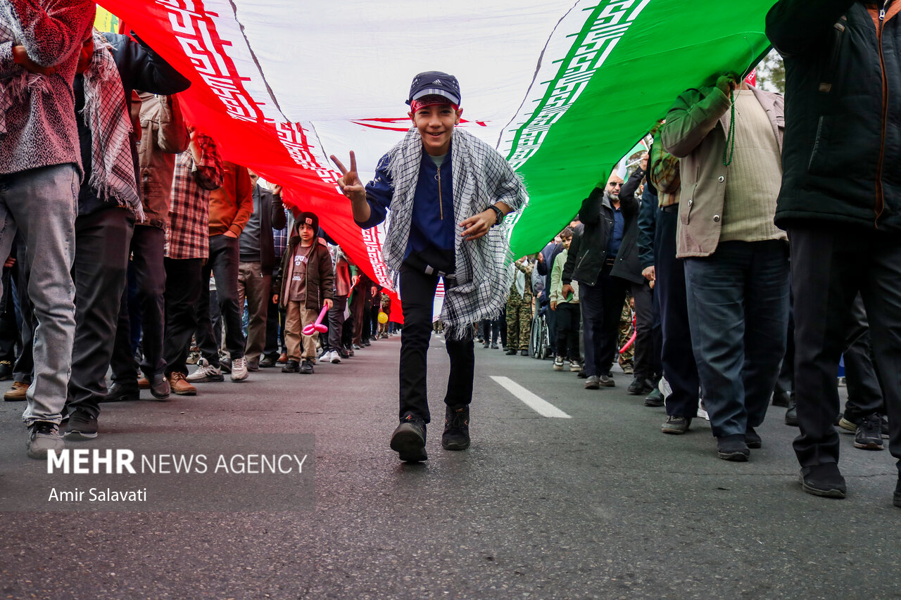 حضور حماسی مردم در راهپیمایی روز قدس نمایش وحدت امت اسلامی است