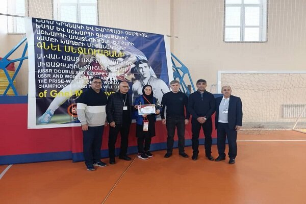 حضور داور زن کشتی ایران در رقابتهای بانوان ارمنستان