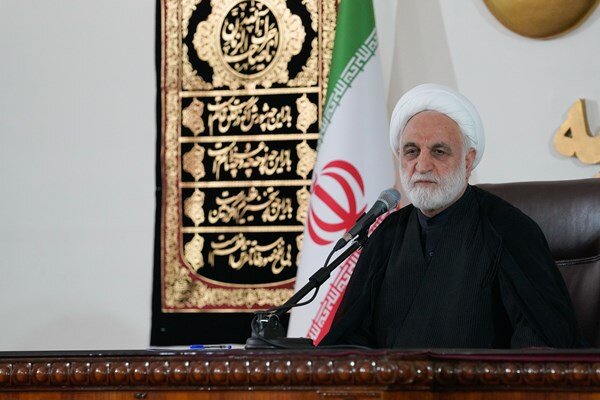 حضور رئیس قوه قضائیه در یکی از مساجد تهران و گفتوگو بامردم