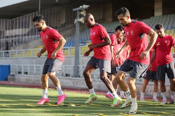 حضور رییس هیات مدیره پرسپولیس در تمرین/ مرور برنامه‌های تاکتیکی