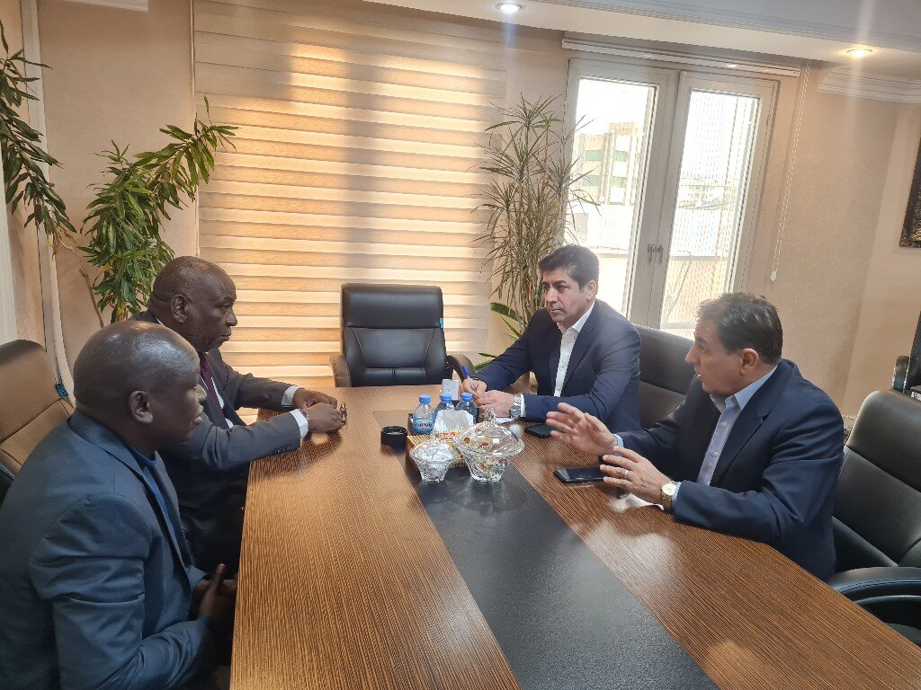 حضور سفیر کنیا در فدراسیون فوتبال ایران/ ساعت بازی مشخص شد