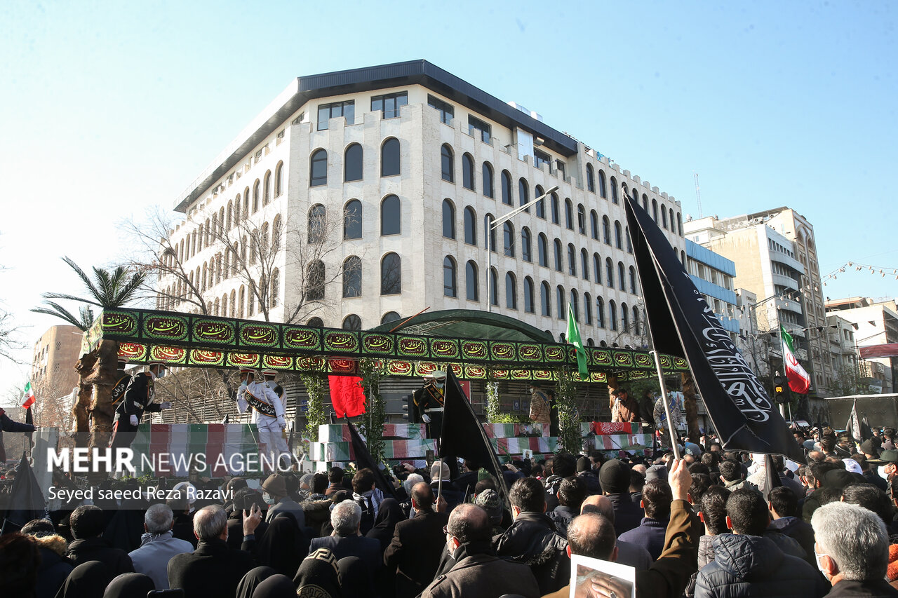 حضور شهردار تهران در مراسم تشییع پیکر شهدای گمنام