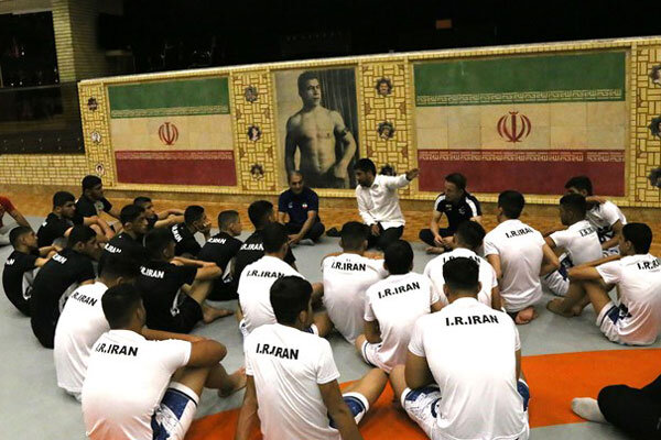 حضور علیرضا دبیر در اردوی آزاد و فرنگی‌کاران نوجوان