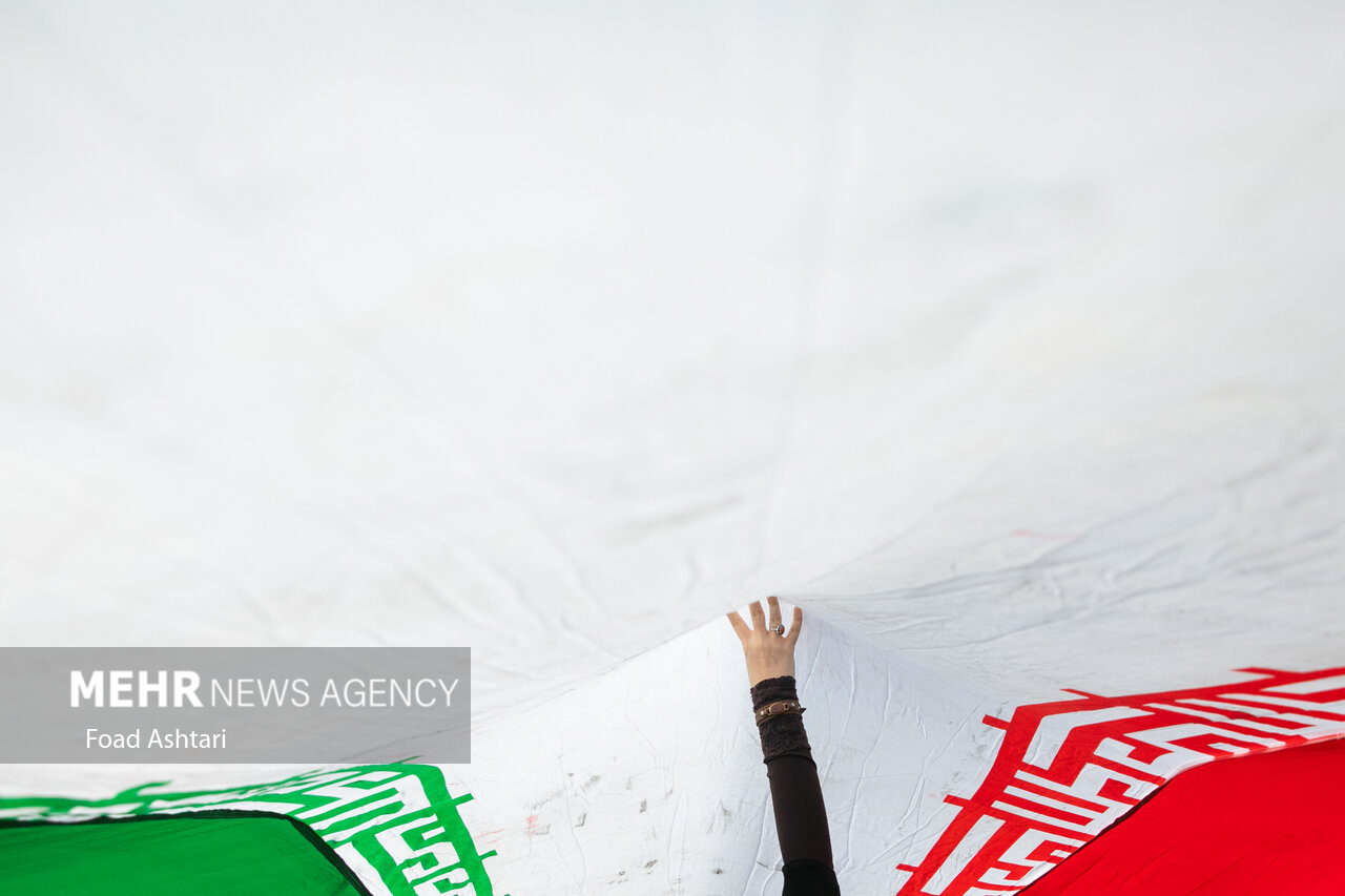 حضور مردم باروق در راهپیمایی ۲۲ بهمن ماه