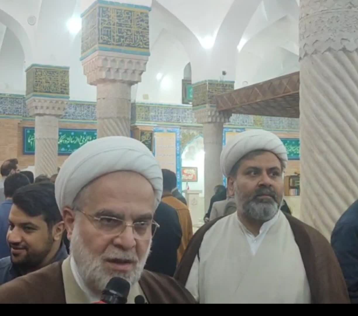 حضور نماینده ولی فقیه کردستان در پای صندوق رای