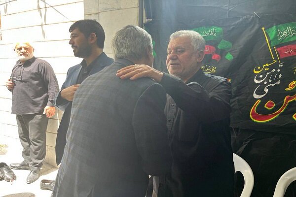 حضور وزیر ورزش در منزل شهید سردار موسوی، سر تیم حفاظت شهیدرییسی