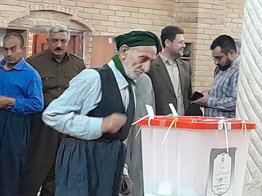 حضور پدربزرگ های کردستانی در شعبات اخذ رای