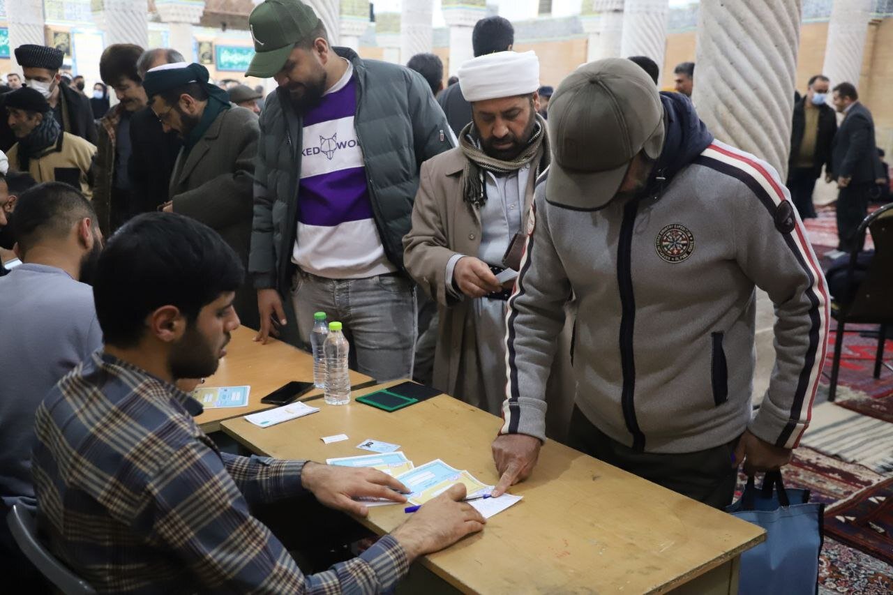 حضور پرشور سنندجی‌ها در انتخابات/رجز خوانی پیرمردکردستانی