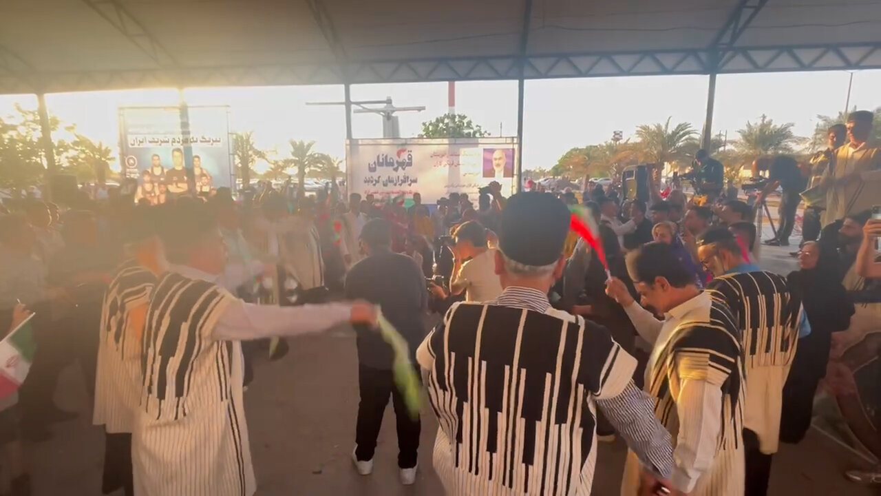 حضور پرشور مردم برای استقبال از مدال‌آوران کشتی فرنگی