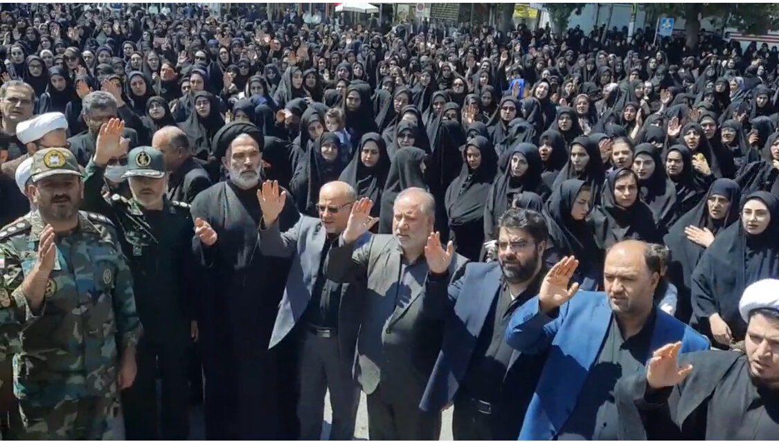 حضور پرشور مردم سلماس در سوگواری شهید آیتالله رییسی و
همراهانش