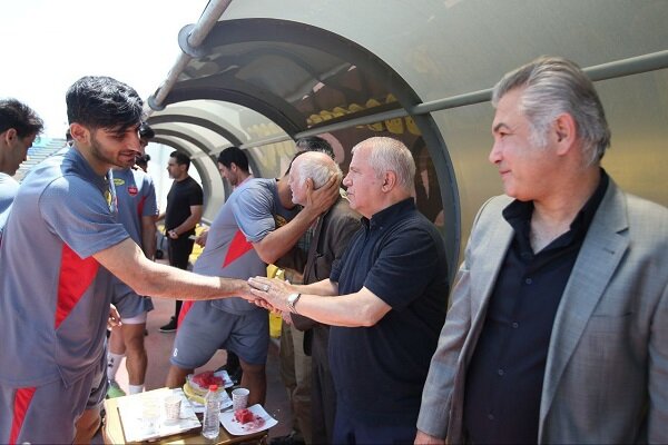 حضور پروین در تمرین پرسپولیس/ گولسیانی دور از تمرینات
گروهی