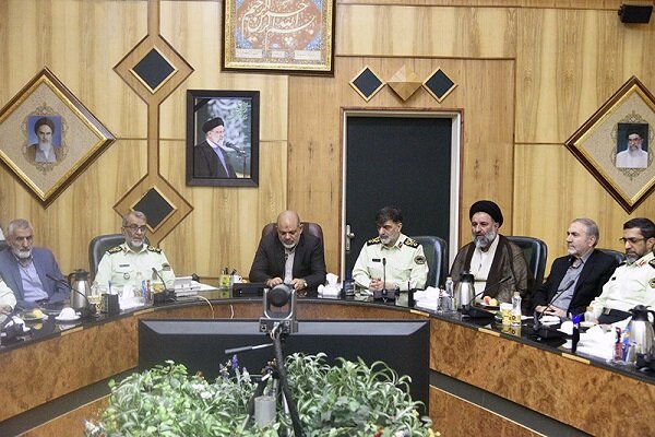 حضور کارکنان انتظامی در حوزه‌های رأی گیری امنیت آفرین است