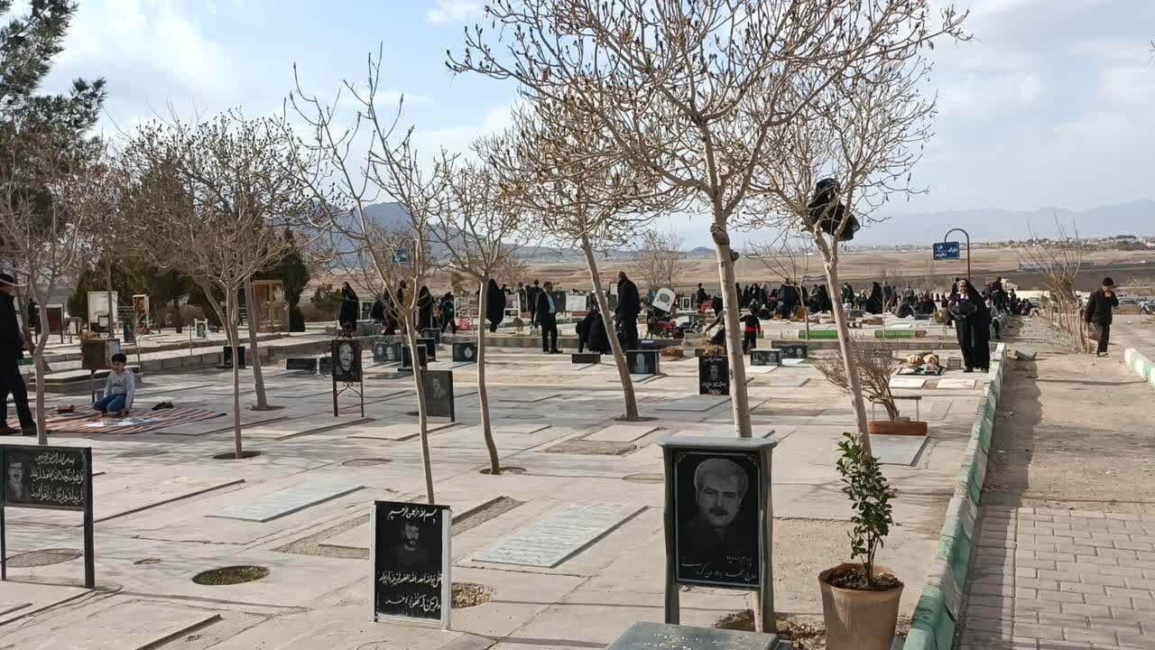 حضور ۱۰ هزار نفر از مردم تربت حیدریه در مراسم «چراغبرات» 