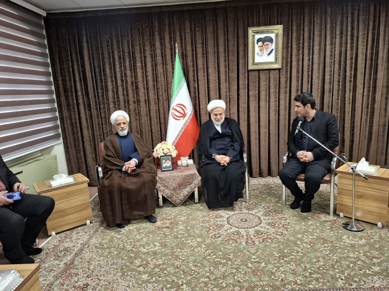 حل و فصل پرونده‌های حقوقی و احصای مشکلات کردستان اولویت قرار گیرد