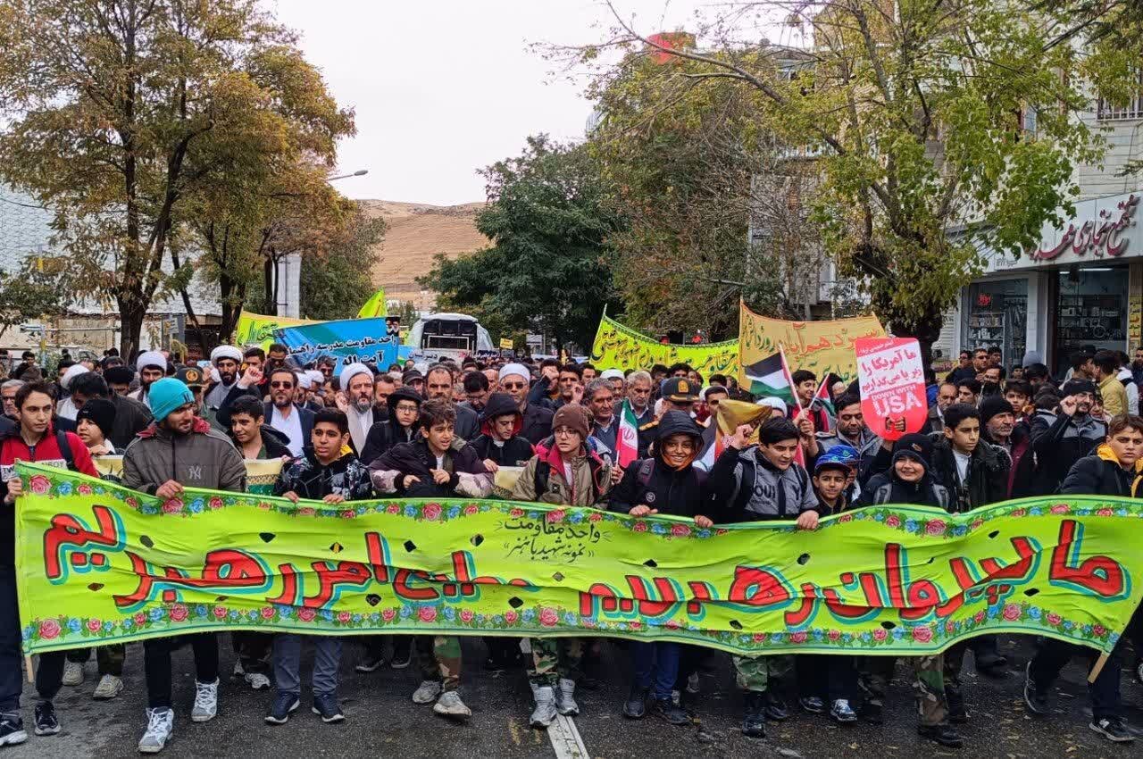 حماسه دوباره مردم گروس/دستهایی که به نشانه انزجار مشت شد