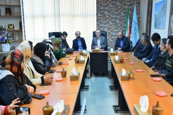 حمایت از هنرمندان صنایع‌دستی کردستان در اولویت قراردارد