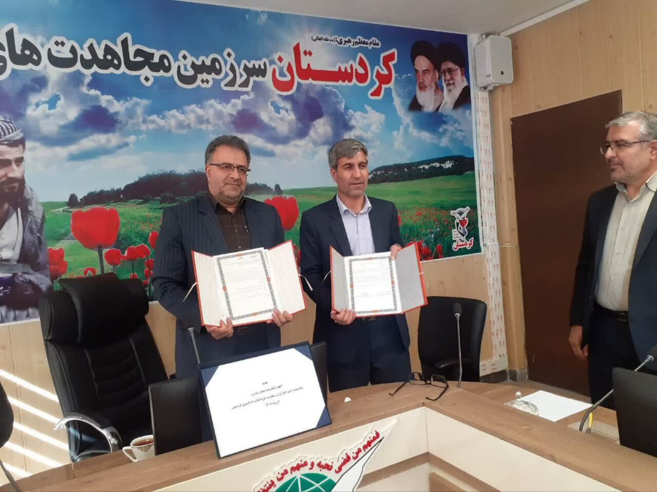 حمایت حقوقی و قضایی از خانواده معظم شهدا در کردستان انجام میشود