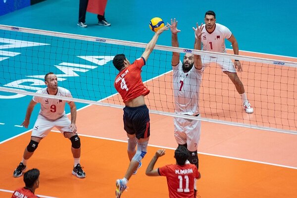 حمایت ۷۰۰۰ نفری از تیم ملی/هنگ‌کنگی‌ها با تلفن همراه واردشدند