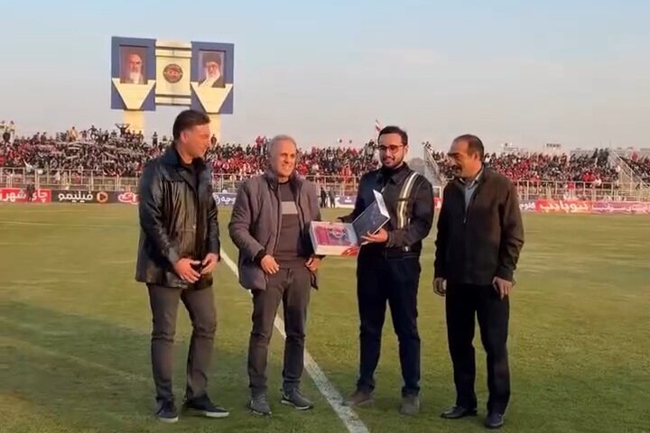 حمید علیدوستی مربی دهه ۸۰ تیم تراکتور تجلیل شد