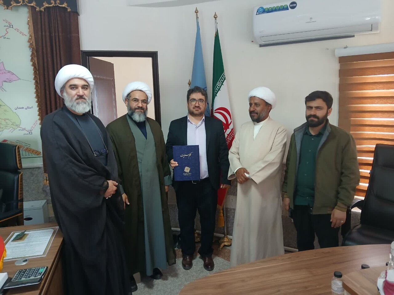 حکم دبیر شبکه گفتمانسازان انقلاب اسلامی در کردستان اعطا شد