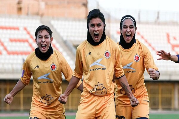 خاتون با شکست گل‌گهر به صدر جدول بازگشت/ پرسپولیس به سپاهان باخت