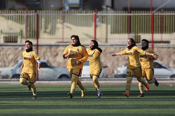 خاتون بم صدرنشینیاش در لیگ برتر را تثبیت کرد