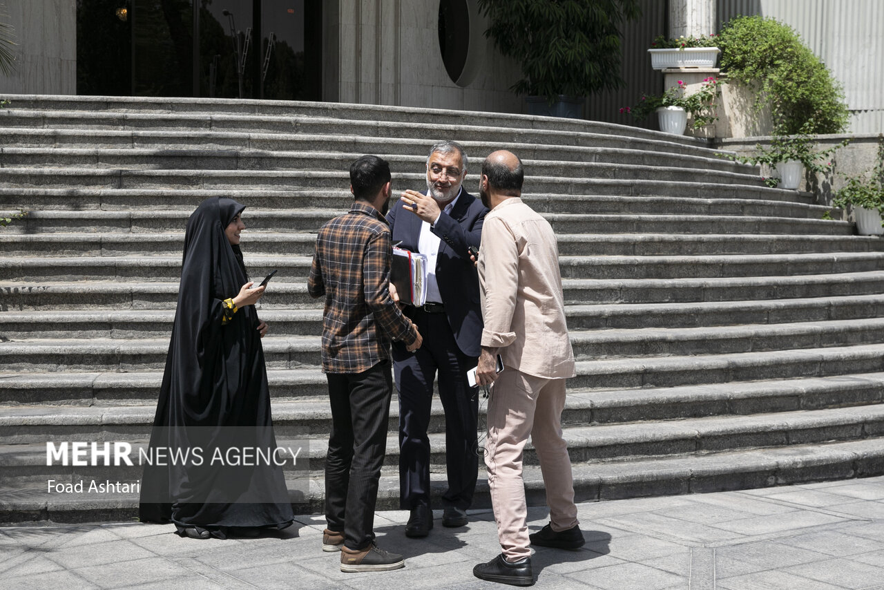 خبر استعفای من از شهرداری تهران کاملاً غلط است