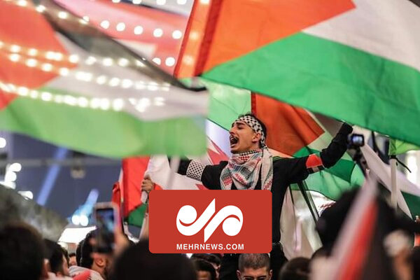 خبرنگار اسرائیلی در محاصره تماشاگران جام جهانی ۲۰۲۲ قطر
