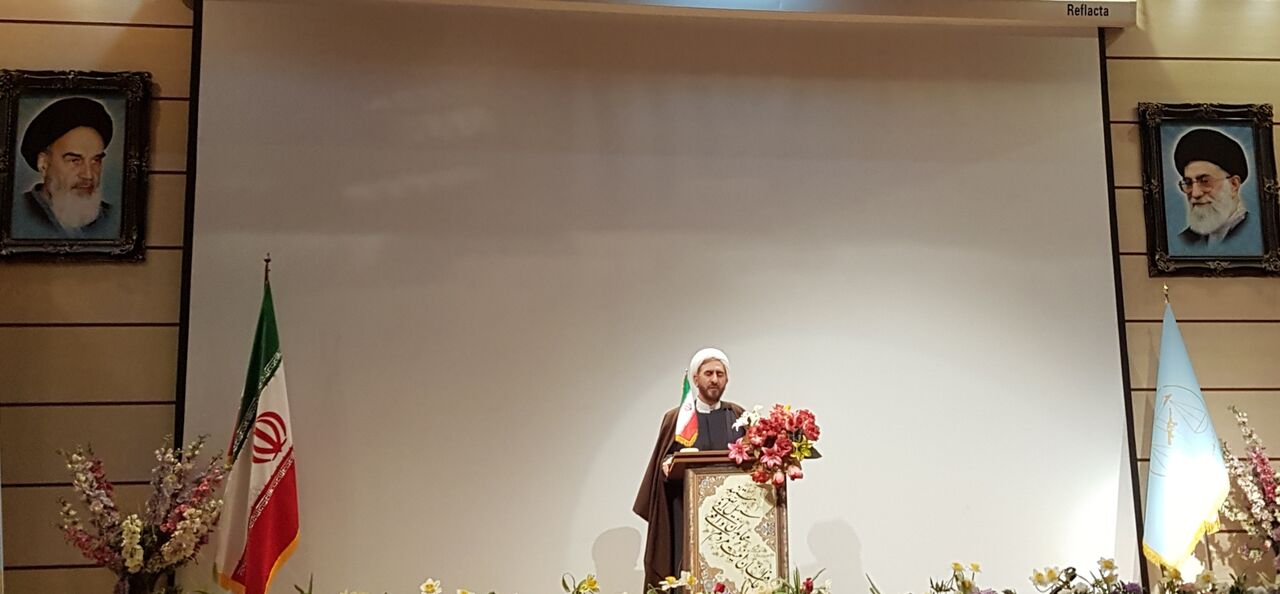 خدشه به نیروهای امنیتی، اقتدار نظام را تضعیف میکند