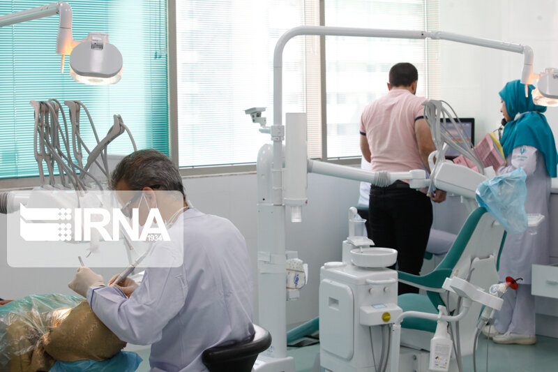 خدمات زیبایی و ترمیمی دندانپزشکی در صدر شکایات مردمی/ محرومیت سالانه ۱۰ پزشک از طبابت دائم