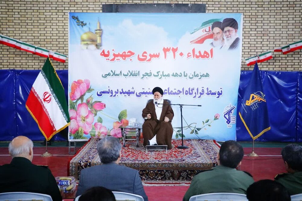 خدمت به نیازمندان، پاسداری از انقلاب اسلامی است