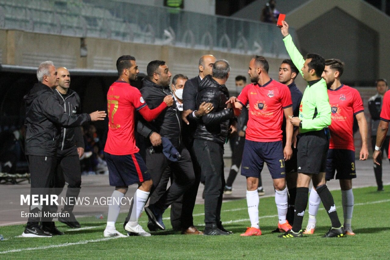 خروج داور جنجالی از دایره قضاوت