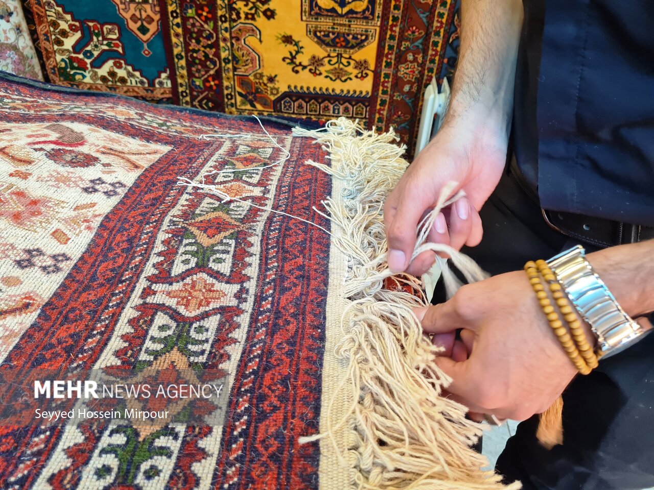 خرید ۳۶۰۰ متر مربع فرش دستباف مددجویان از سوی کمیته امداد