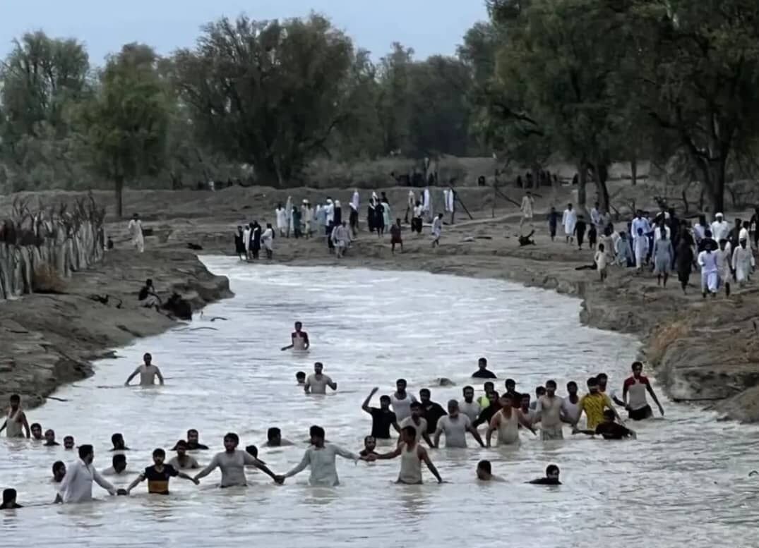 خزعلی: در ایران مردان فداکار برای نجات جان دختری در سیل به آغوش خطر میروند