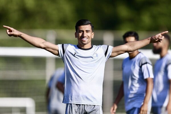 خطری که از بیخ گوش ۳ استقلالی گذشت/جای خالی در لیست آبیها باز شد