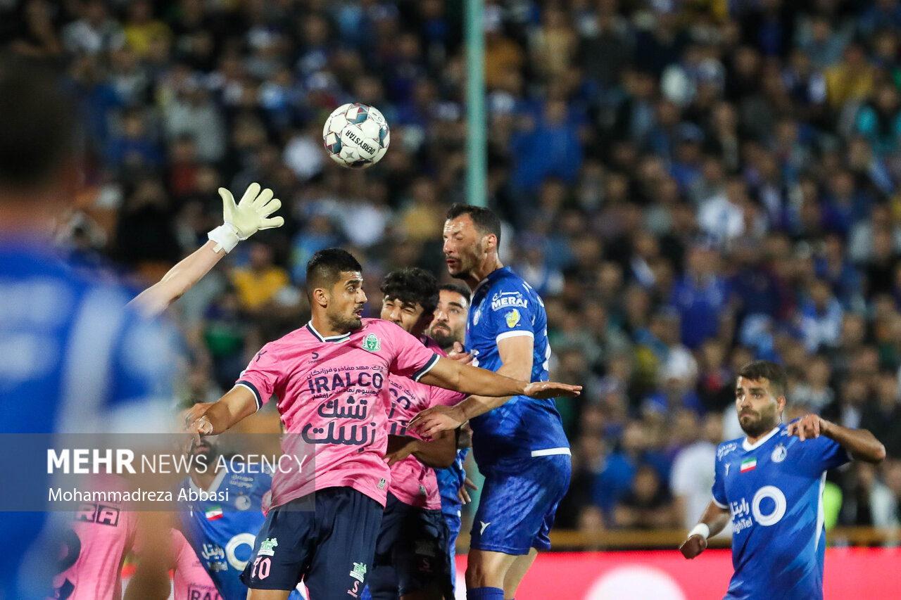 خطری که صدرنشینی استقلال را تهدید میکند/ سه ۹۰ دقیقه سخت
آبیها