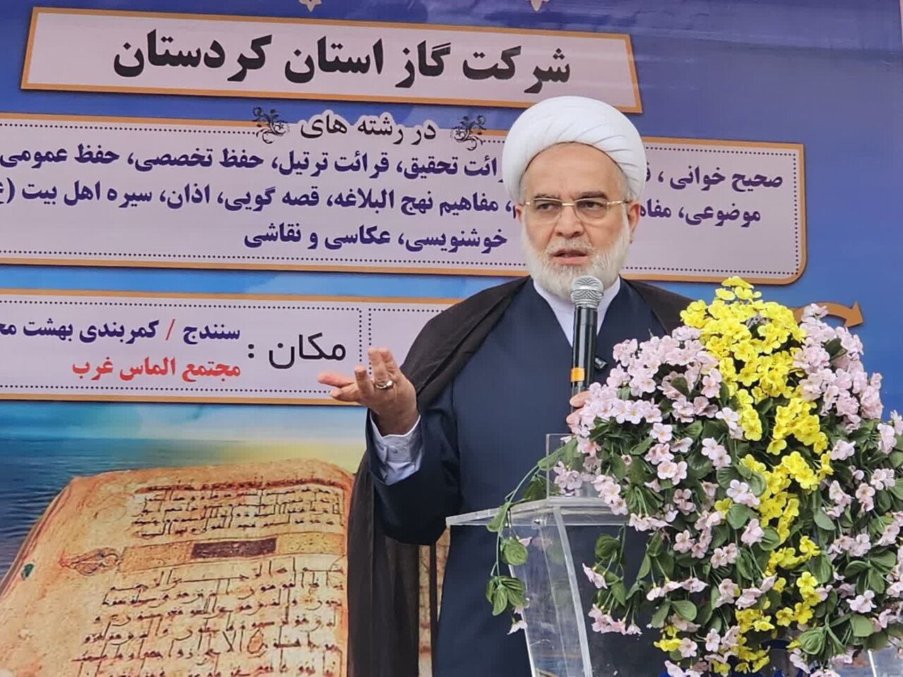 خواندن، تلاوت، تدبر، حفظ و عمل راهکارهای انس با قرآن کریم است