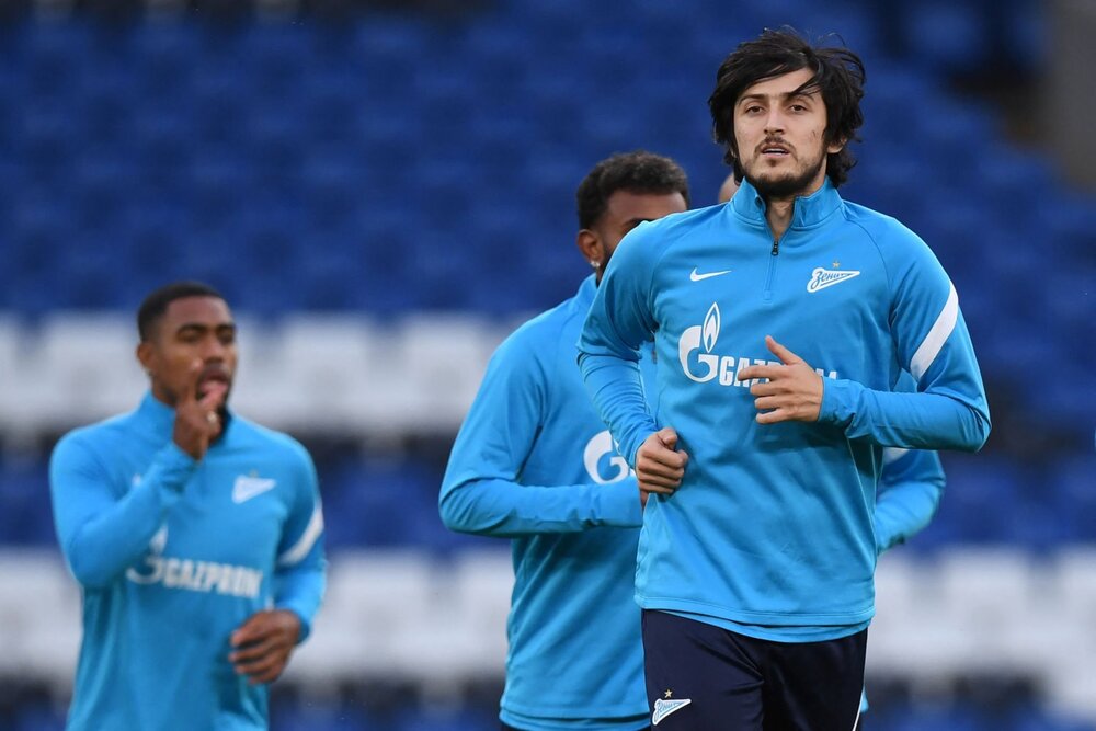 خودداری نماینده سردار آزمون از صحبت درباره خبر توافق با لیون