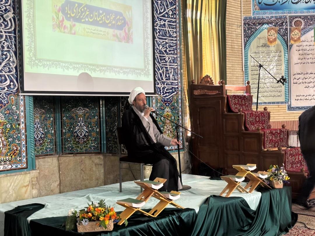 خورشیدی: خون شهدا همواره جامعه را بیدار و در مسیر حق ماندگار میکند