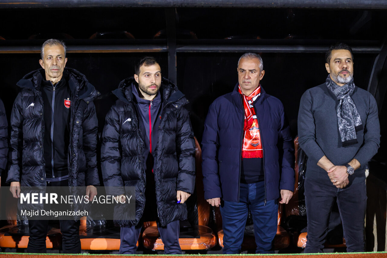 خوش و بش کارتال و بیفوما پیش از شروع بازی؛ گوهری رخصت گرفت