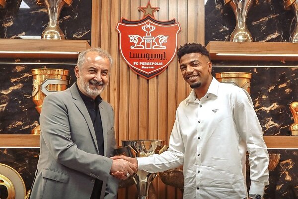 خوشحالم که به باشگاه بزرگ پرسپولیس پیوستم