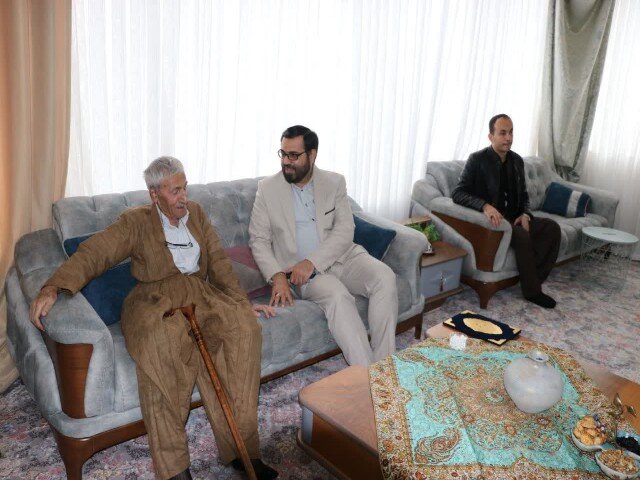 خون شهدای انقلاب تضمینکننده امنیت شهرهای مرزی کردستان است