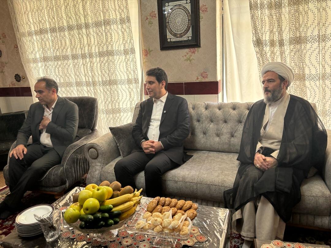 خون پاک شهدا موجب عزت ایران اسلامی شد