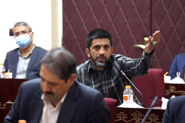 خیلیها به کشتی و ورزش میچسبند تا خودشان را بزرگ کنند