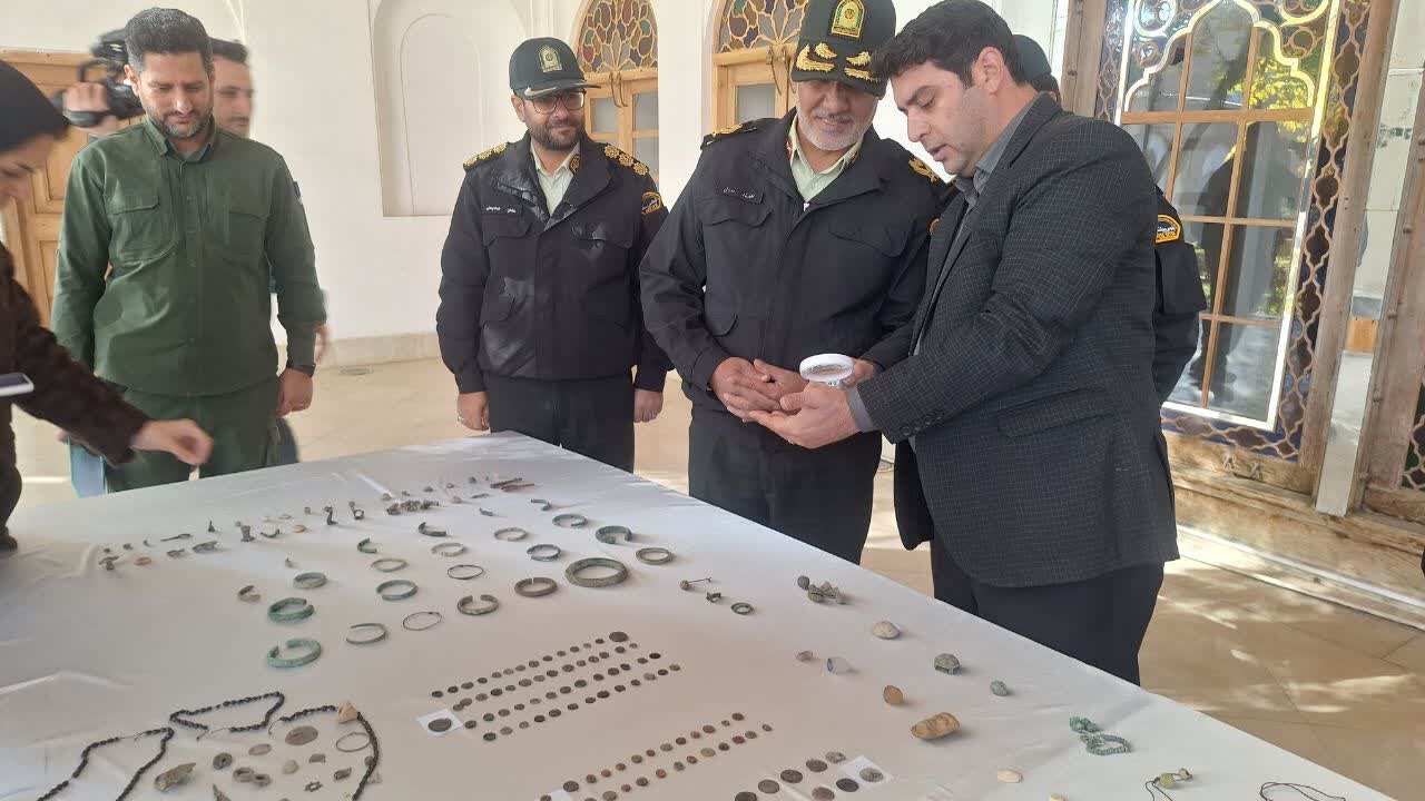 دارابی: پلیس کردستان ۴۰۰ عتیقه تاریخی را کشف کرد