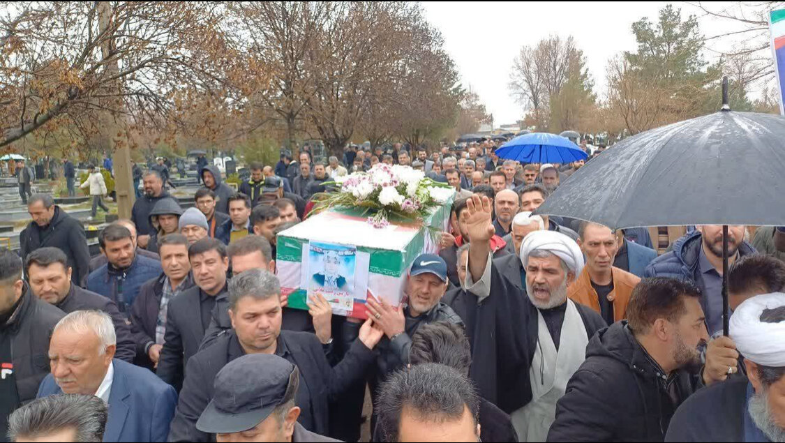 دانش آموز شهیده ۱۲ ساله «نازنین زینب ملایی» در میاندوآب تشییع شد