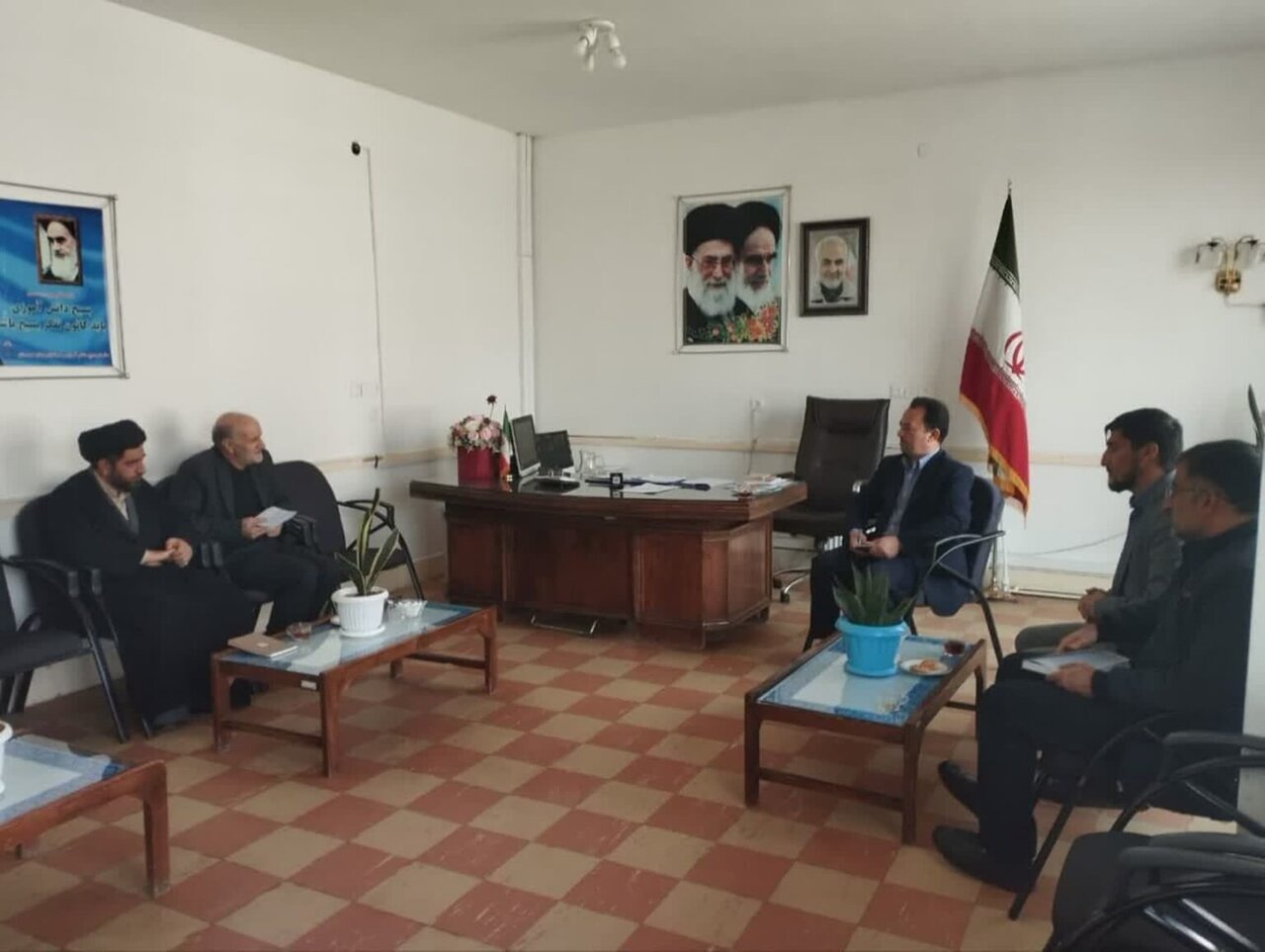 دانشآموزان با ارزش های دینی مانوس شوند