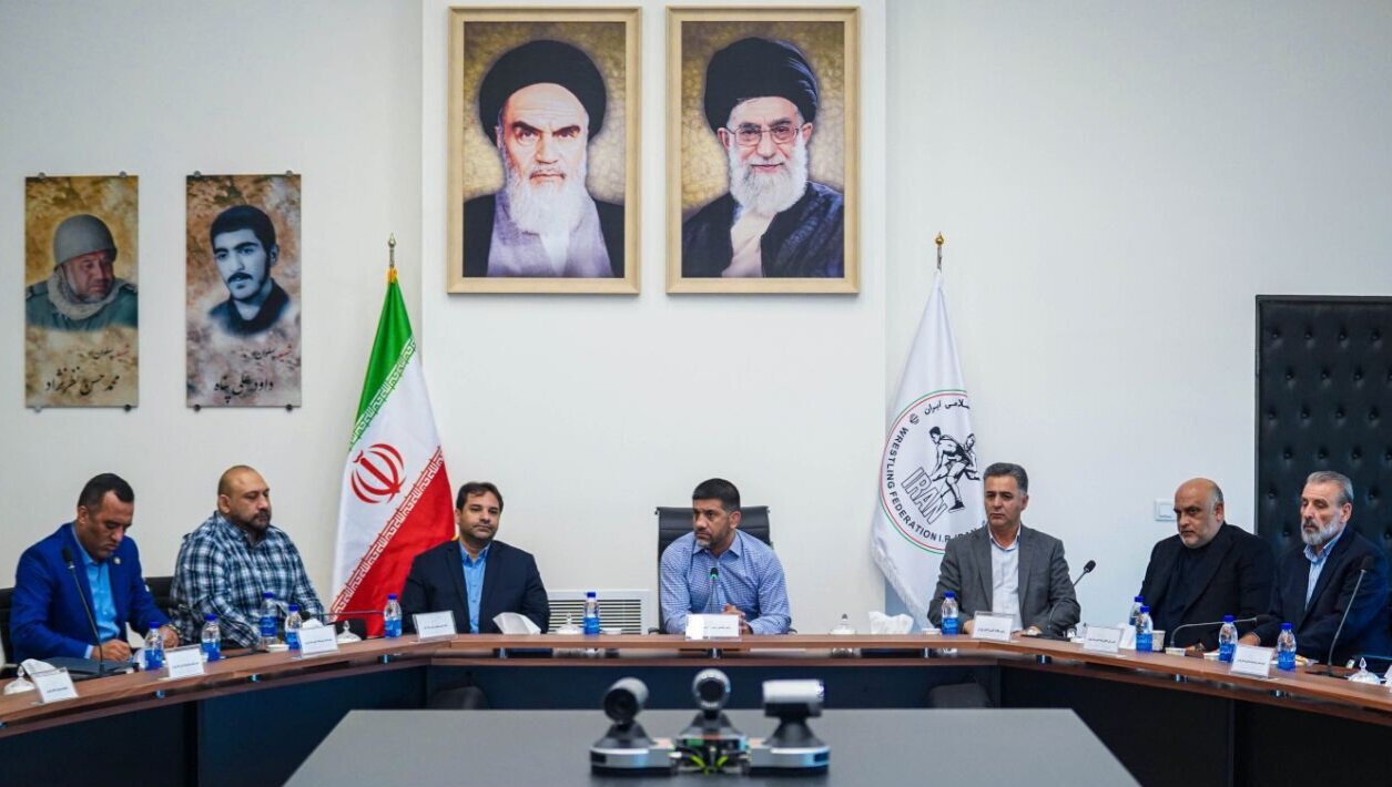 دبیر: کشتی تهران می‌تواند کشتی ایران را بالا بیاورد