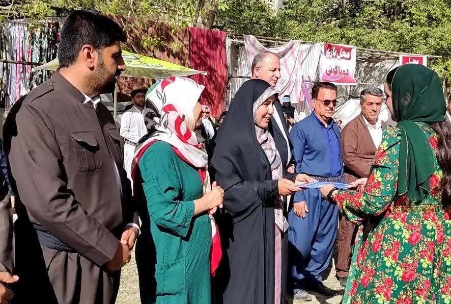 دختران موفق روستای بیساران تجلیل شدند